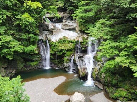 TBMタクシーおすすめ大轟の滝｜徳島県那賀郡那賀町沢谷杉ノ尾｜新緑から紅葉シーズンまで美しい景観を楽しめる